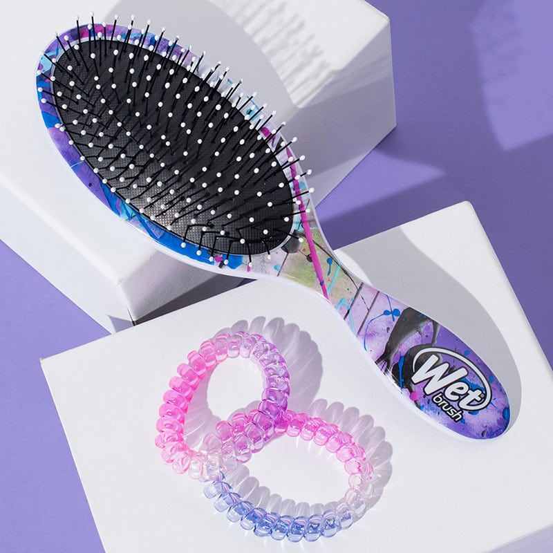 WetBrush Freestyle Express Yourself Holiday Kit, Brush & 2 Band Elastics - Image 6